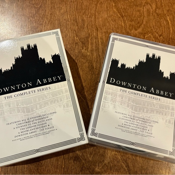 Downtown Abbey  The Complete Series - Picture 3 of 3